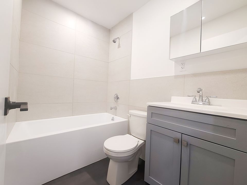 2nd image of 2721 Matthews Ave #2B