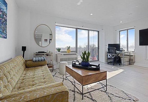4th image of 2360 Amsterdam Ave APT 5C