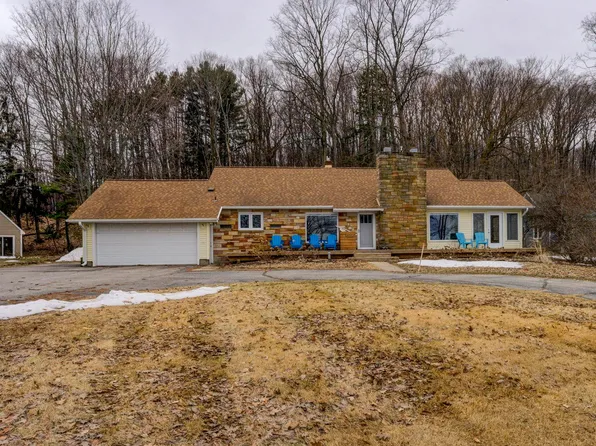 10220 S West Bay Shore Dr, Traverse City, MI 49684