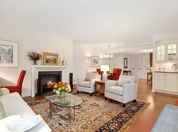 4th image of 1508 Hinman Ave APT 2C