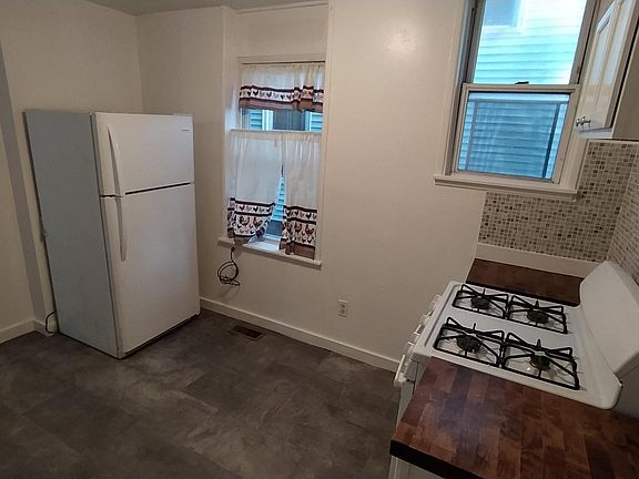 5th image of 162 West St Floor 1