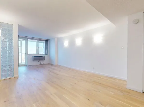 118-17 Union Turnpike image 3 of 49