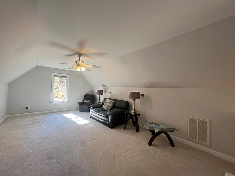 1004 Melville Ln — Photo 20