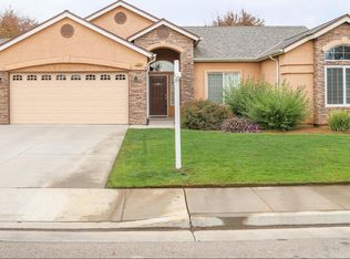 1886 Lorena Ave, Sanger, CA 93657