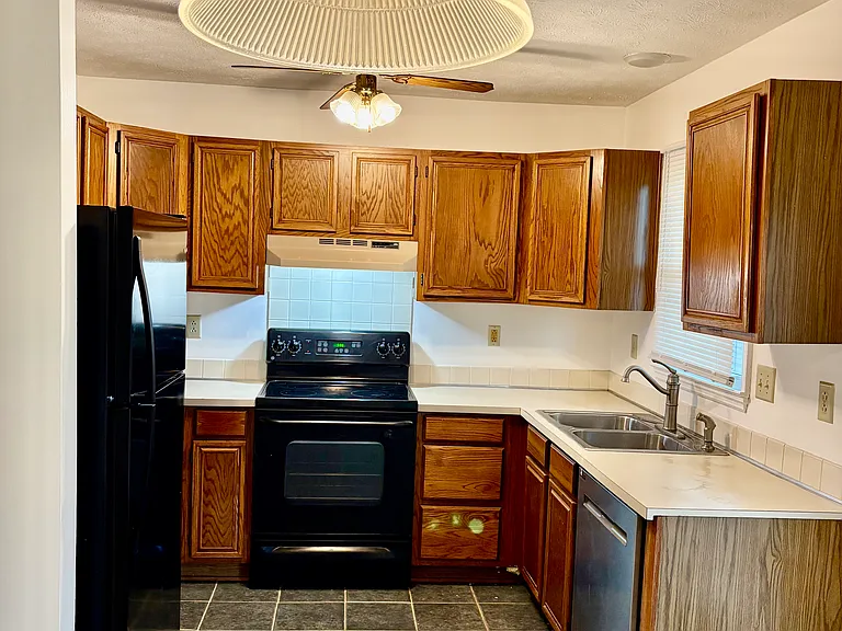 2202 Storey Ct — Photo 10