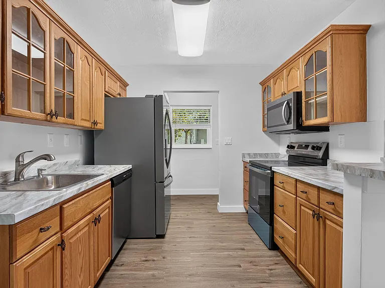 540 NE 61st Ct — Photo 14