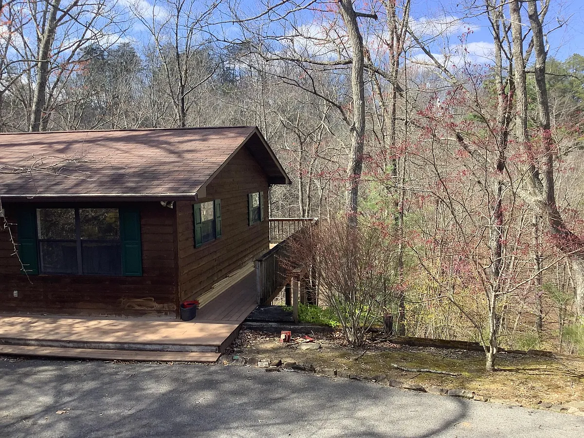 Building Photo - 624 Pinemont Dr