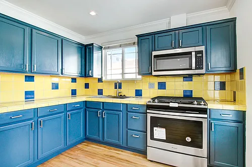 807 5th Street in Santa Monica. Steps to Montana Ave and 5 blocks to the beach! Photo 1