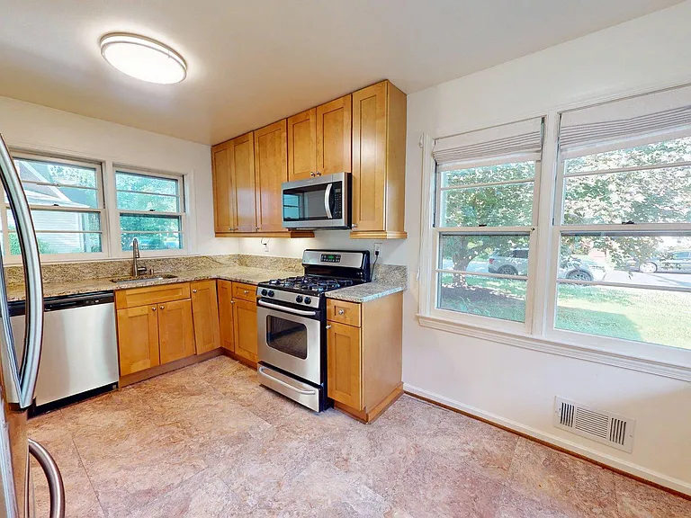 6415 Potomac Ave — Photo 18