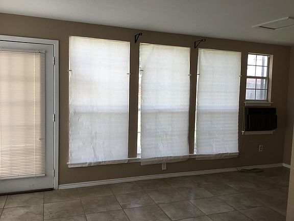 3rd image of 105 E Vilbig St