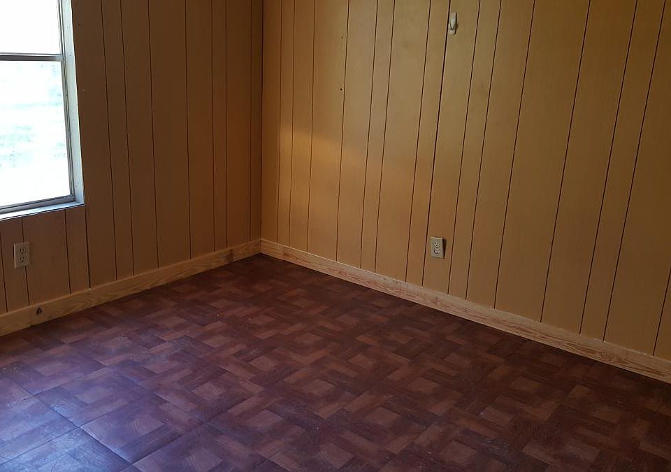 2nd image of 407 River Dr