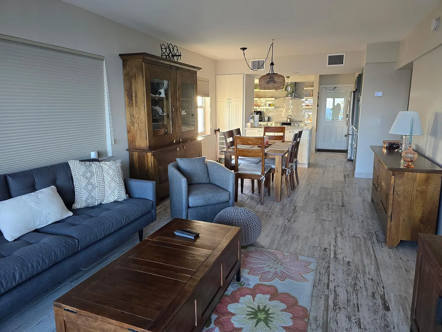 2 bed, 2.0 bath, 850 sqft, $6,500 — Photo 2
