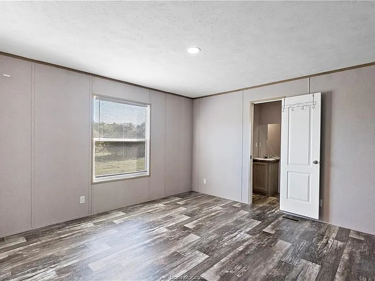 3933 N Graham Rd — Photo 18