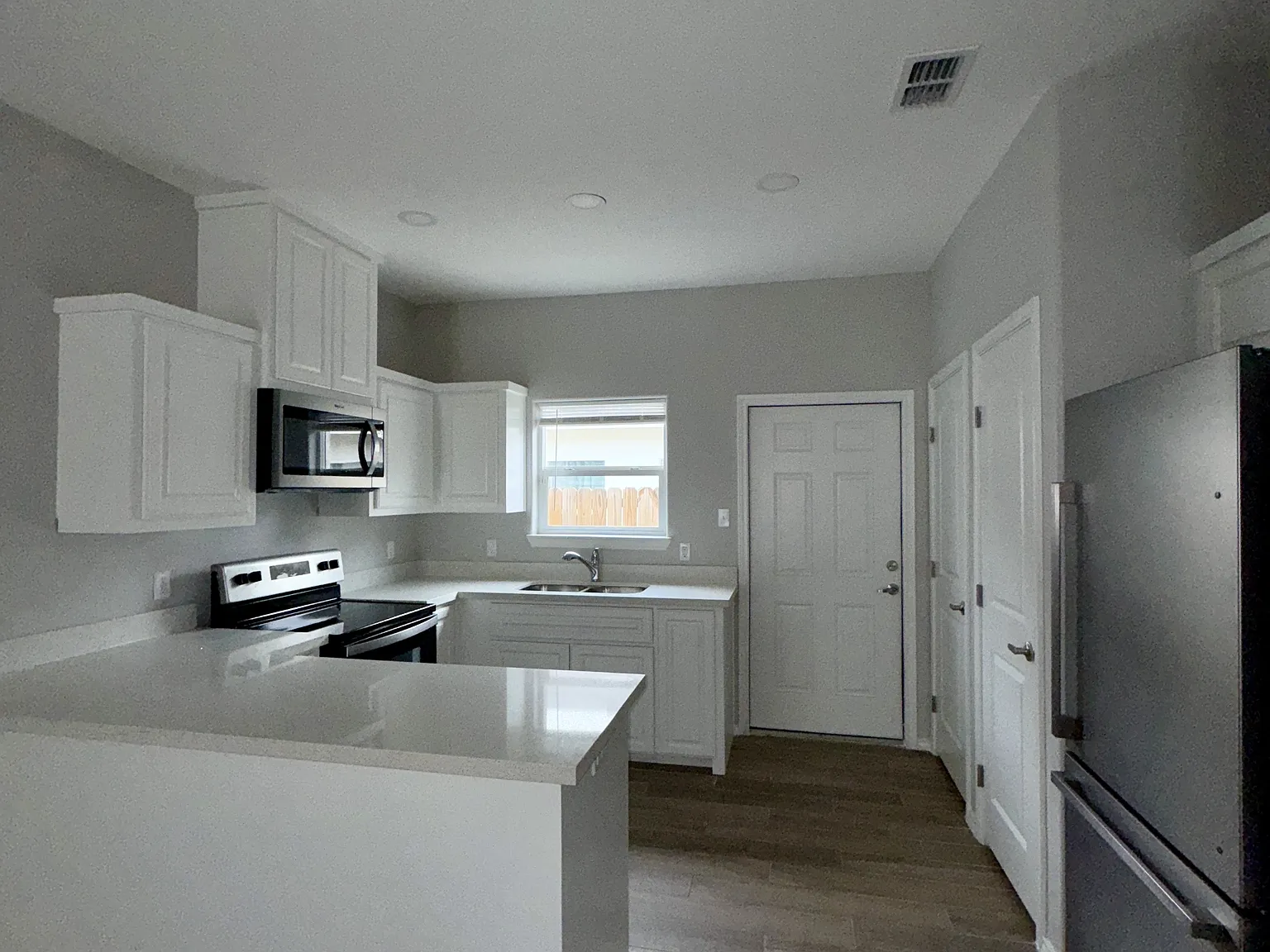 6802 North 56th Lane - New Owner - 2 — Photo 3