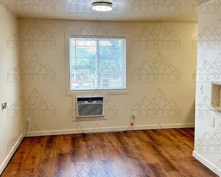 315 W 6th St — Photo 6