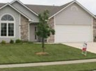 609 N Nottingham Rd, Lawrence, KS 66049