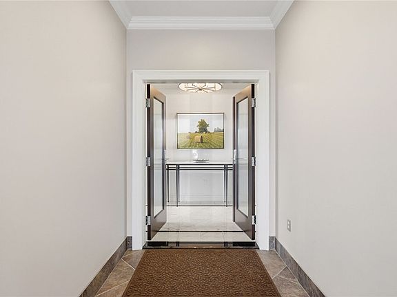 5th image of 501 Grandview Ave #4001