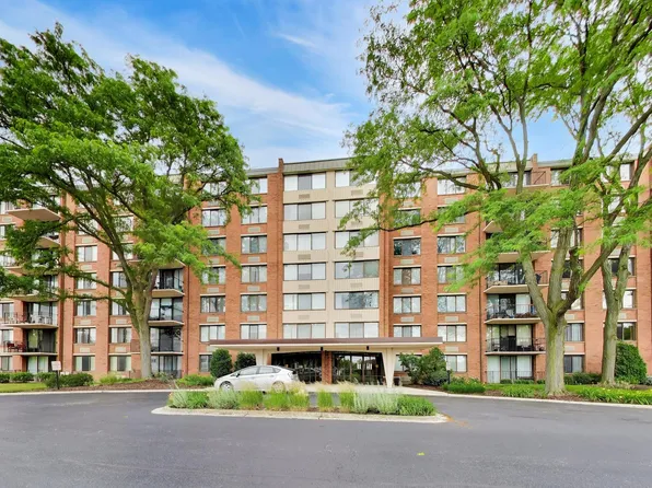 2000 Saint Regis Dr APT 7N, Lombard, IL 60148