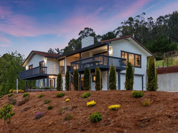2 Hinton Ranch Rd, Pacifica, CA 94044
