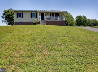 1590 Meadow Green Ln, Chambersburg, PA 17202