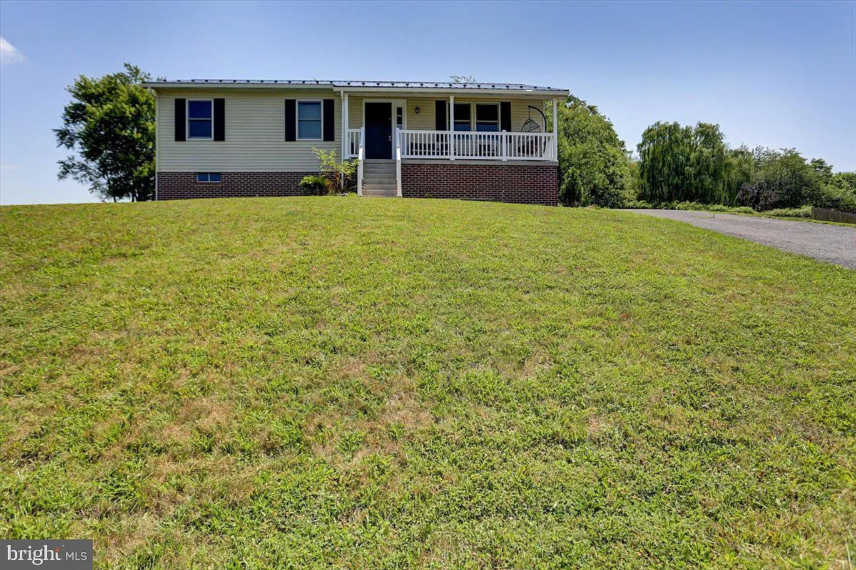 1590 Meadow Green Ln photo 1
