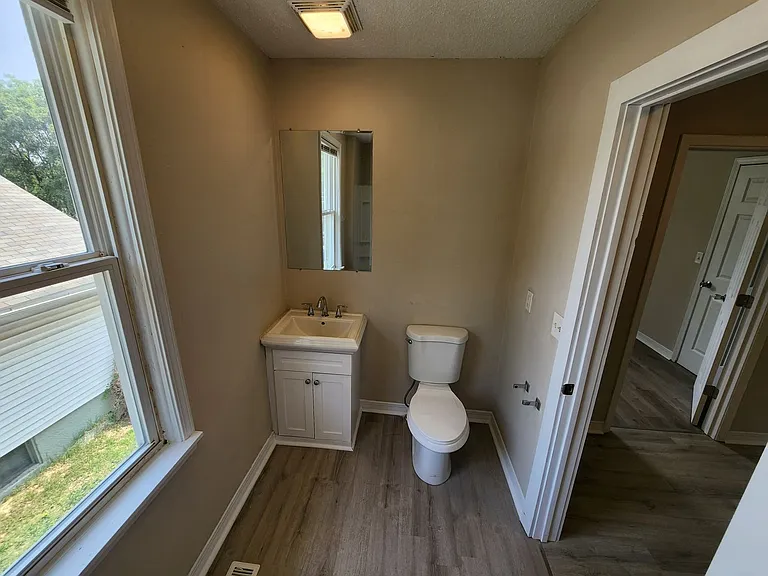 1342 N Broadway Ave #1 — Photo 31