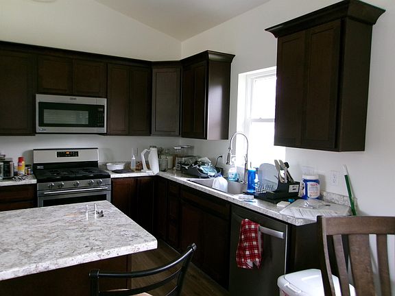 2nd image of 723 W Brown St