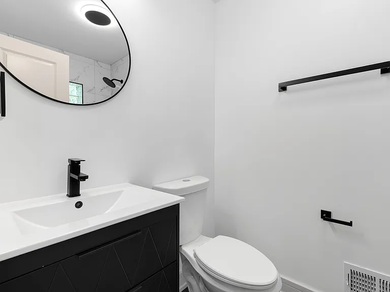 10205 S Yale Ave — Photo 5