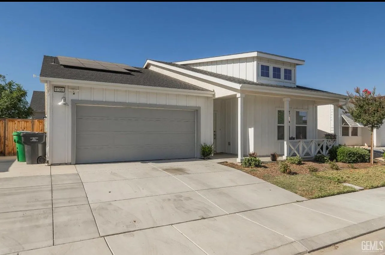 4 bed, 1878 sqft, $2,700 — Photo 1