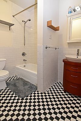 5th image of 526 E 6th St #6