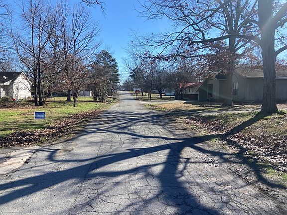 4th image of 616 W 1st St