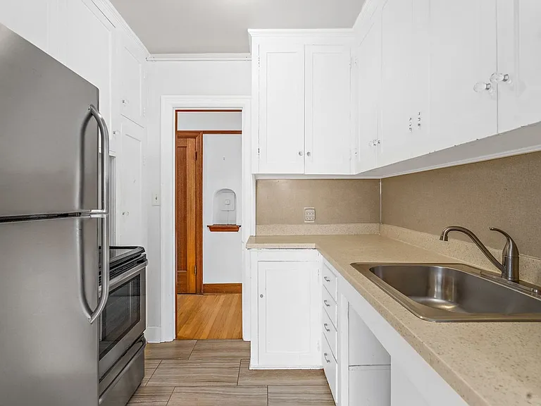 Silver Apartments — Photo 7