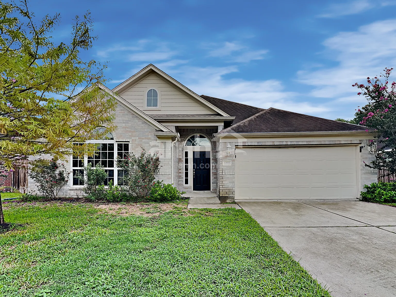 3 bed, 2.0 bath, 2293 sqft, $2,315 — Photo 1