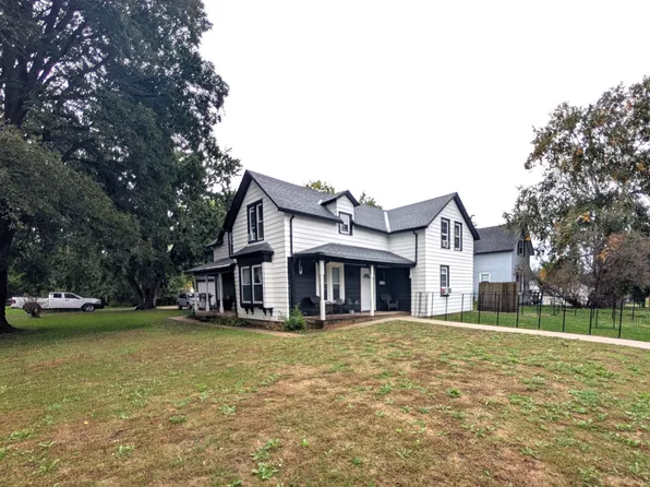 602 S Iowa St, Charles City, IA 50616