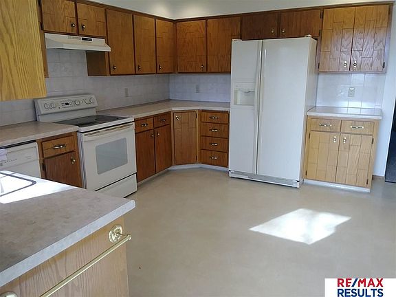3rd image of 2207 N 121st St