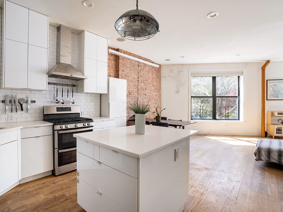 1st image of 8 Morningside Ave APT 2S