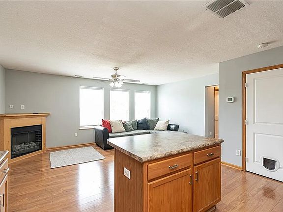 4th image of 295 NE Basswood