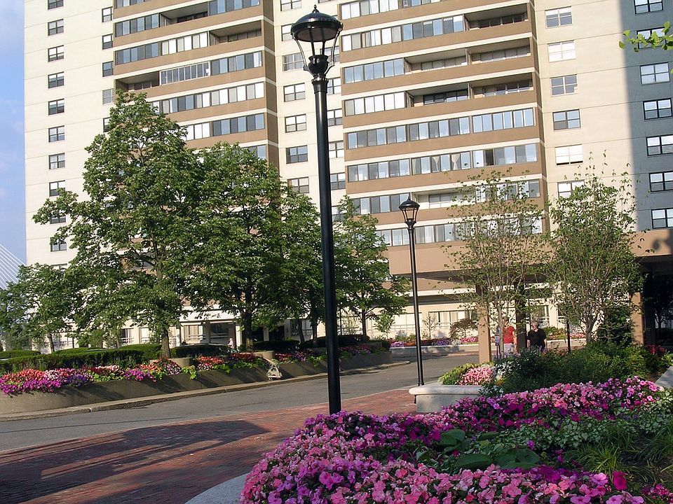 6 Whittier Place