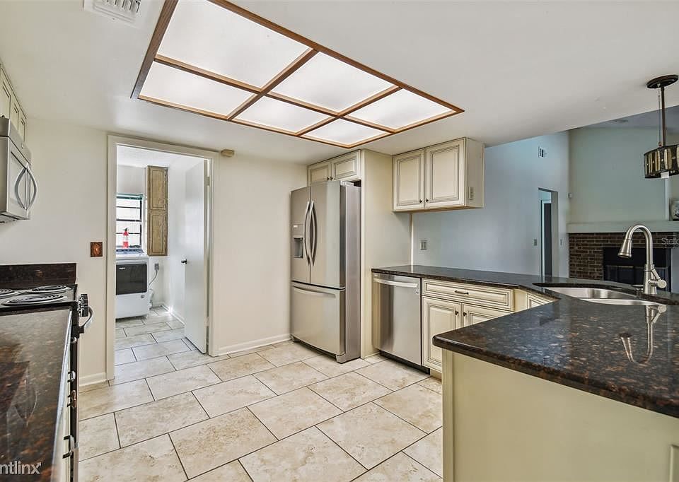 1st image of 2546 Arborwood Dr