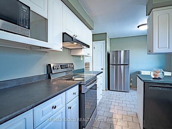 8th image of 2860 Henley Ave
