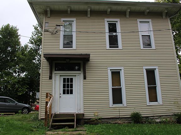 2nd image of 104 W Curtis St #2