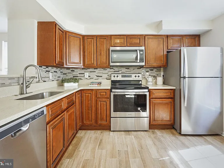 3433 Belleplain Ct — Photo 8