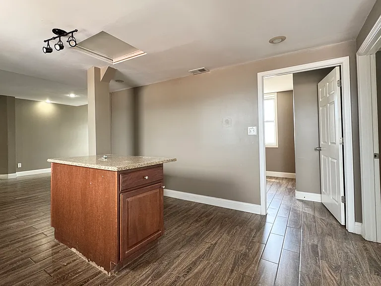 829 Southwest Blvd #2 — Photo 3