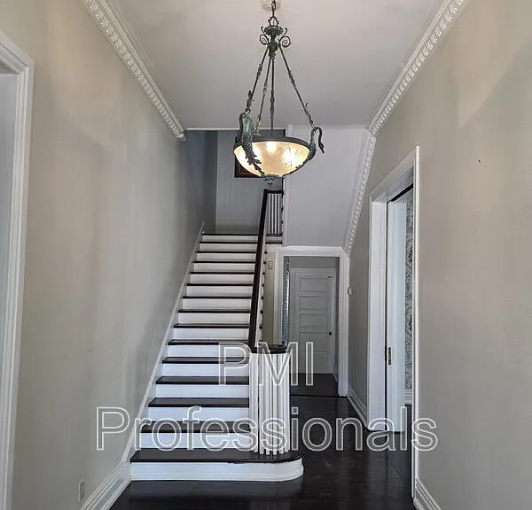 401 E Main St — Photo 2
