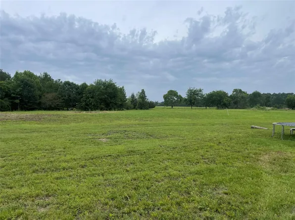 977 Tafelski Rd, New Waverly, TX 77358