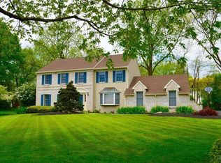 1030 Sunset View Cir, Bethlehem, PA 18017