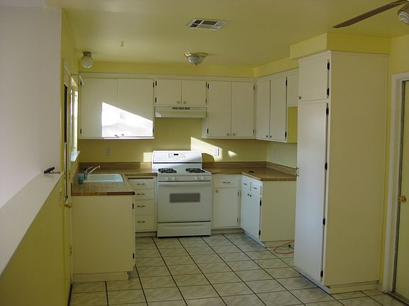 Light & bright kitchen