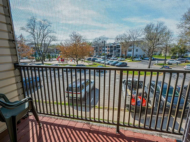 409 Lancaster Ct — Photo 22