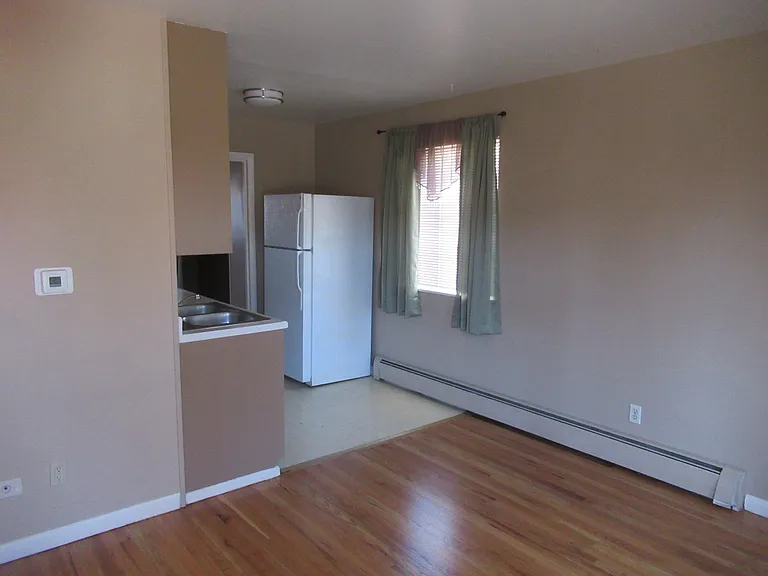 2503 W Willamette Ave — Photo 2
