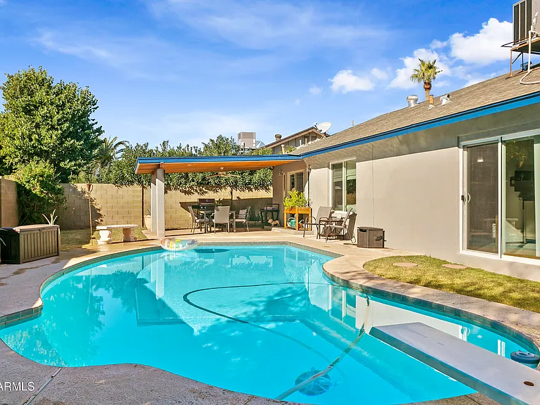 2707 E Louise Dr — Photo 24